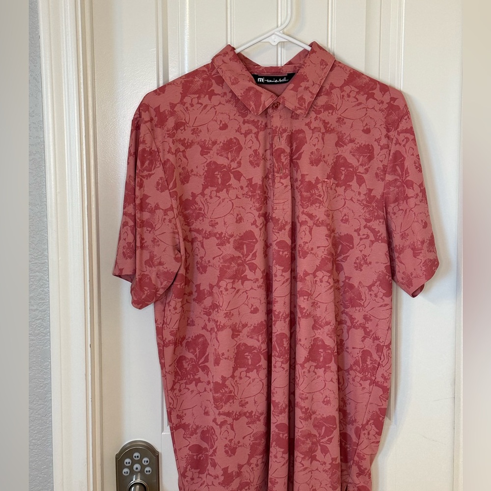 Men’s Large Travis Mathew Polo.
Gently worn.